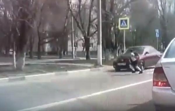 В Невинномысске школьница попала под колеса «Мазды». Видео